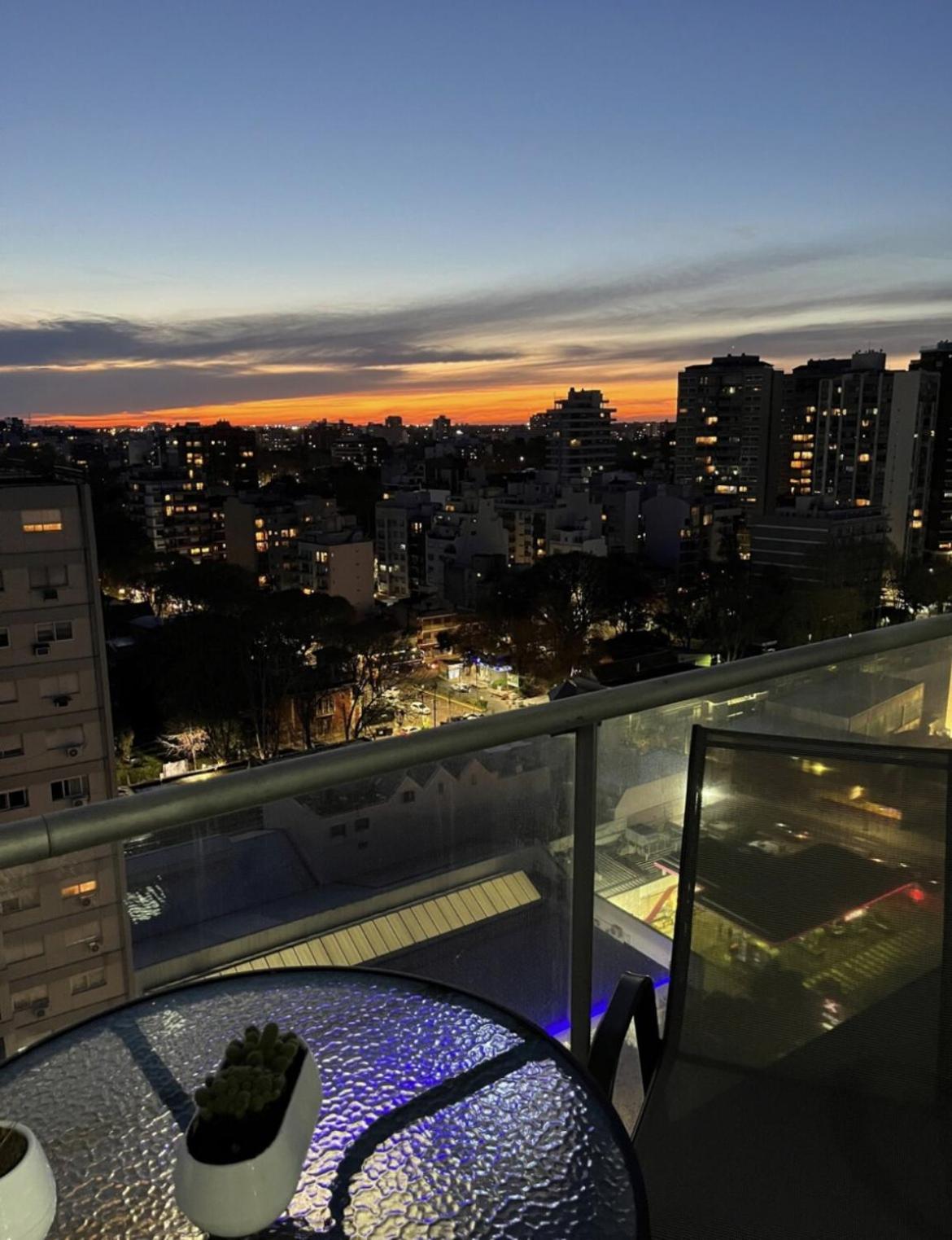 Piscina Con Vistas A La Ciudad En Un Piso 17
