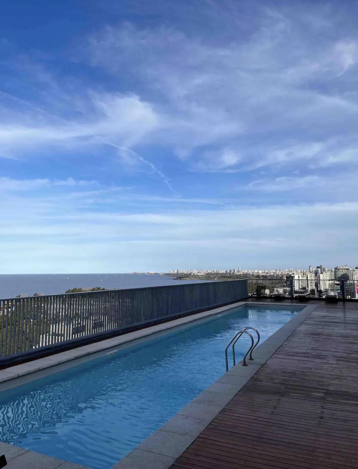 Piscina Con Vistas A La Ciudad En Un Piso 17 Apartment